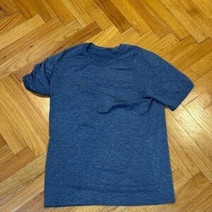 Medium Lululemon Men's Blue dry fit T-Shirt